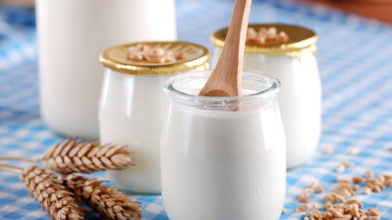 depositphotos 60482367 yogurt with cereal